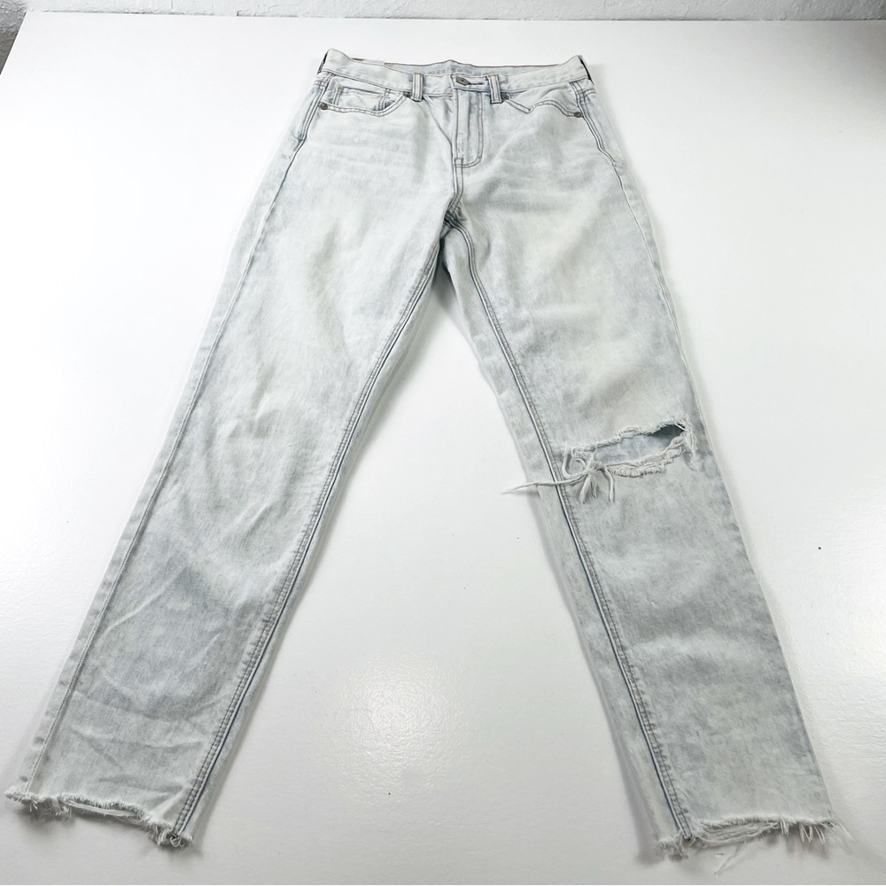 American Eagle Outfitters Light Wash Straight Leg Jeans - Distressed Knee